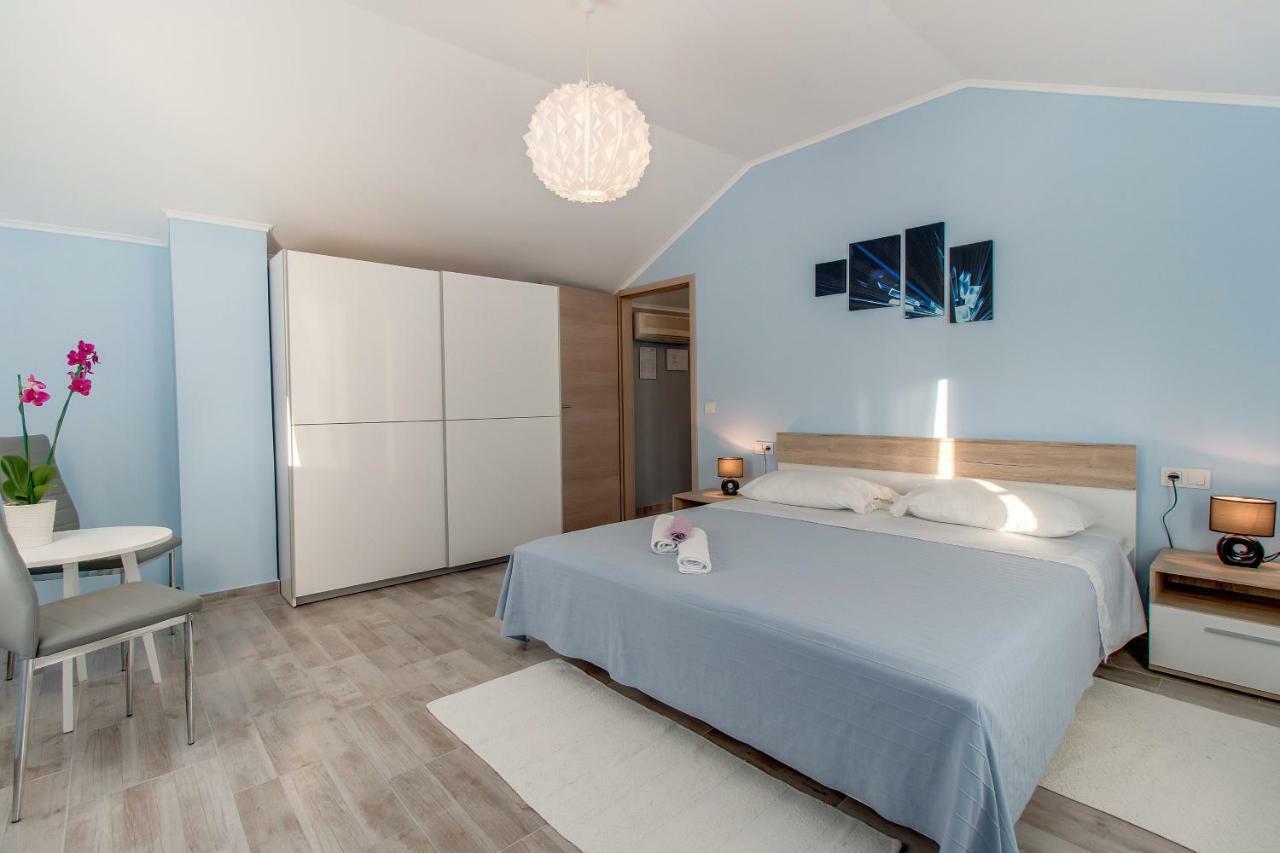 Apartman Leon & Rent A Quad 말리로시니 외부 사진